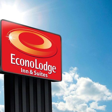 Econo Lodge Inn & Suites Ченелвью Екстер'єр фото